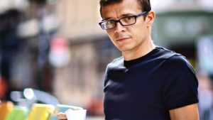Wouter De Craen op terras met kopje koffie