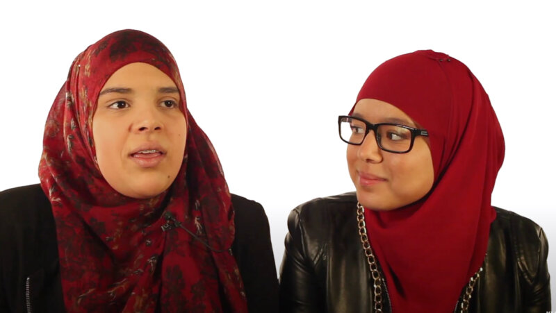 2 moslimleerlingen spreken over hoofddoeken op school