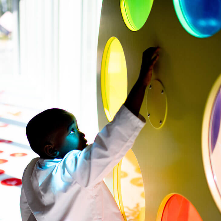 Leerling op bezoek met de klas in Technopolis