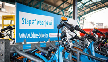 Blue-bike fietsen in fietsenrek