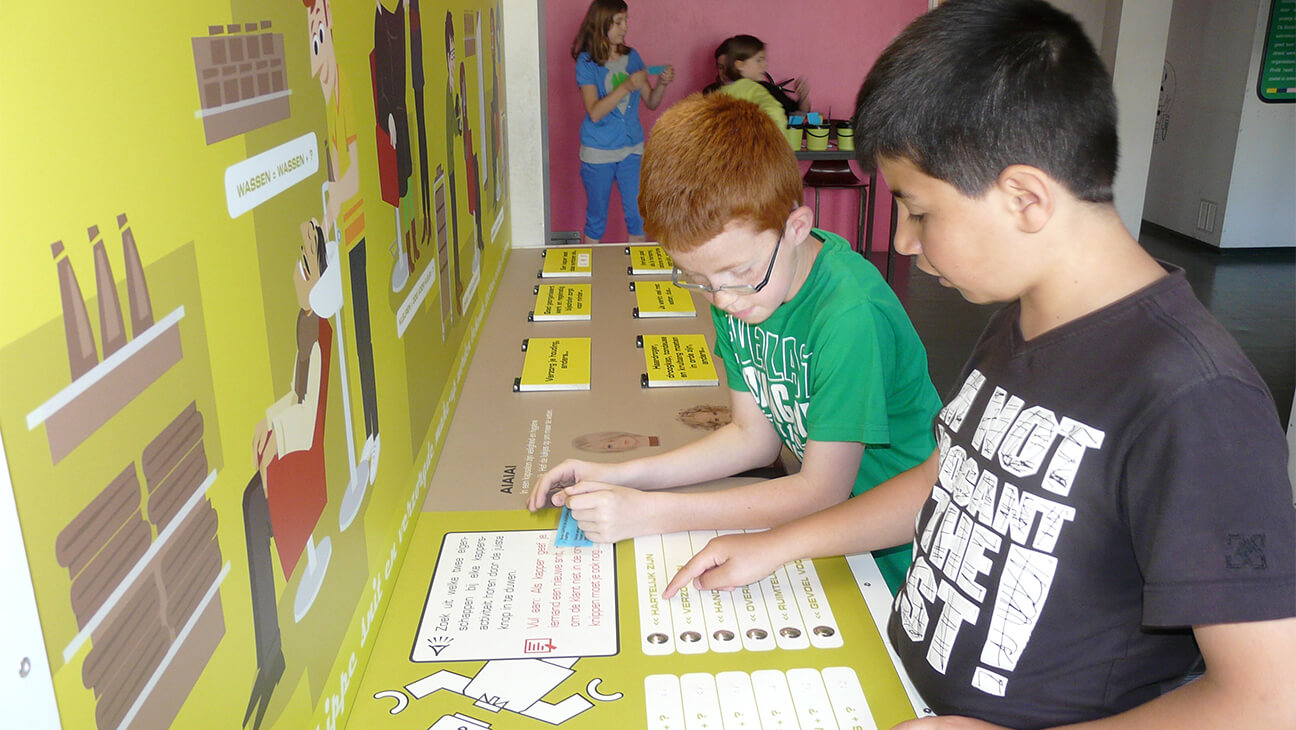 Kinderen spelen eens pel in het beroepenhuis