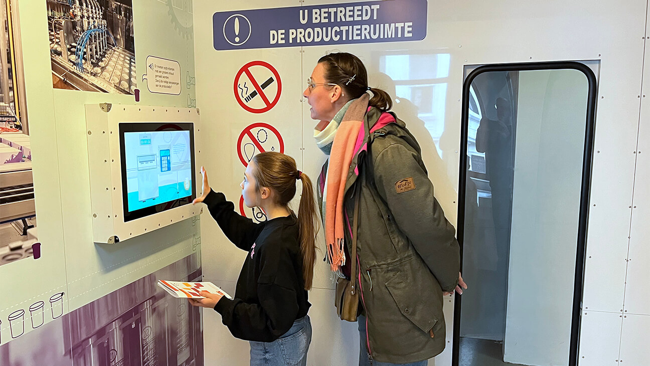 Vrouw met kind in het beroepenhuis