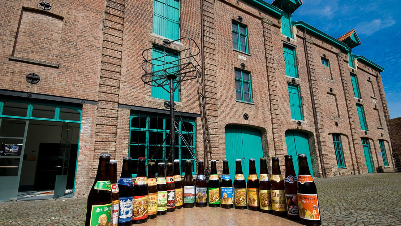 Buitenkant met bier van hopmuseum Poperinge