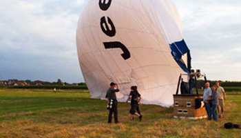 luchtballon op de grond