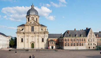 Zicht op Abdij vanaf Sint Pietersplein
