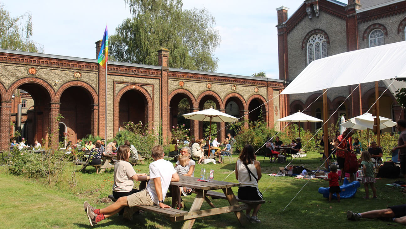 Foto uit de tuin van het Museum Dr. Guislain