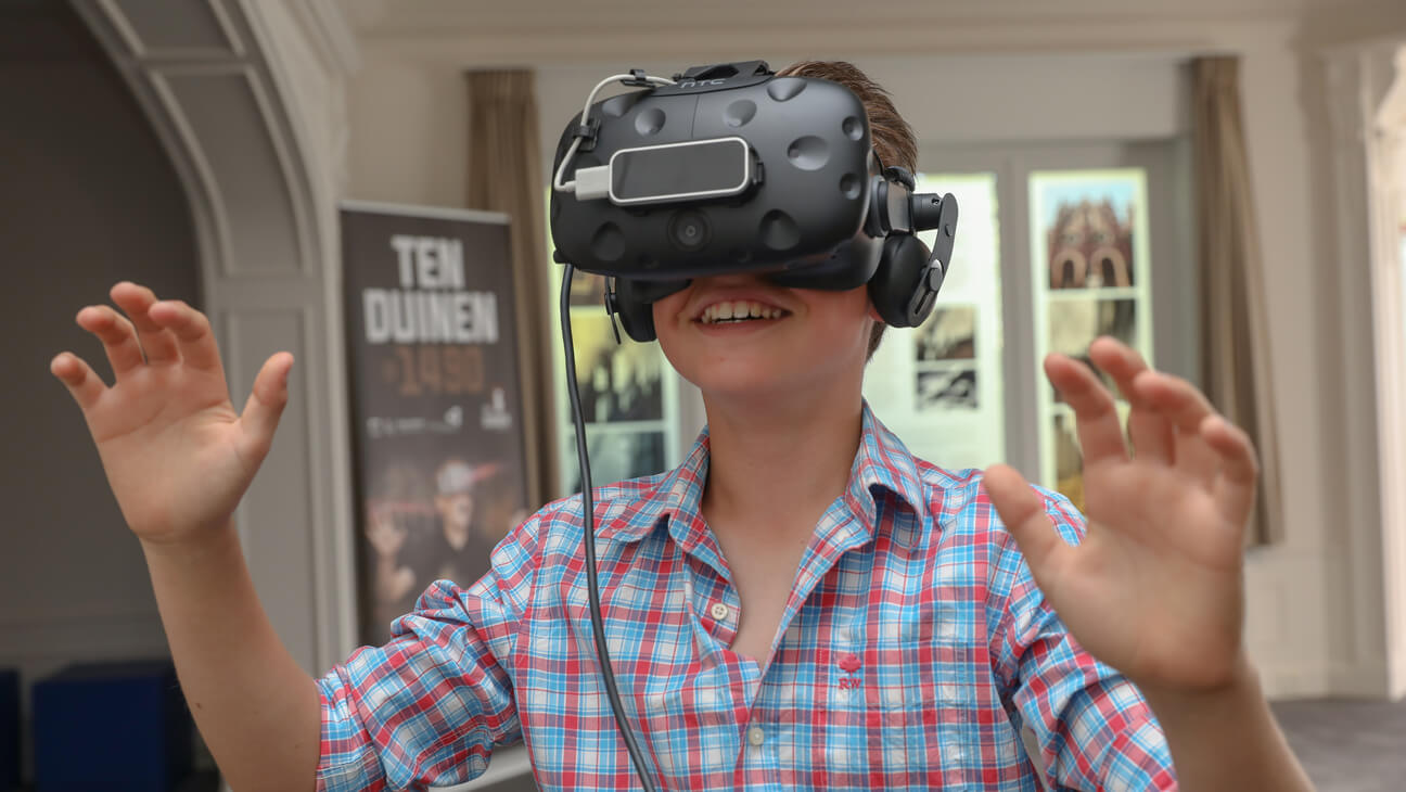 VR-bril in museum Ten Duinen