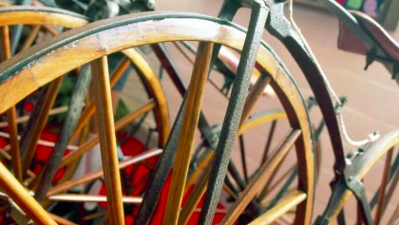 oude fietsen in fietsenmuseum de velodroom