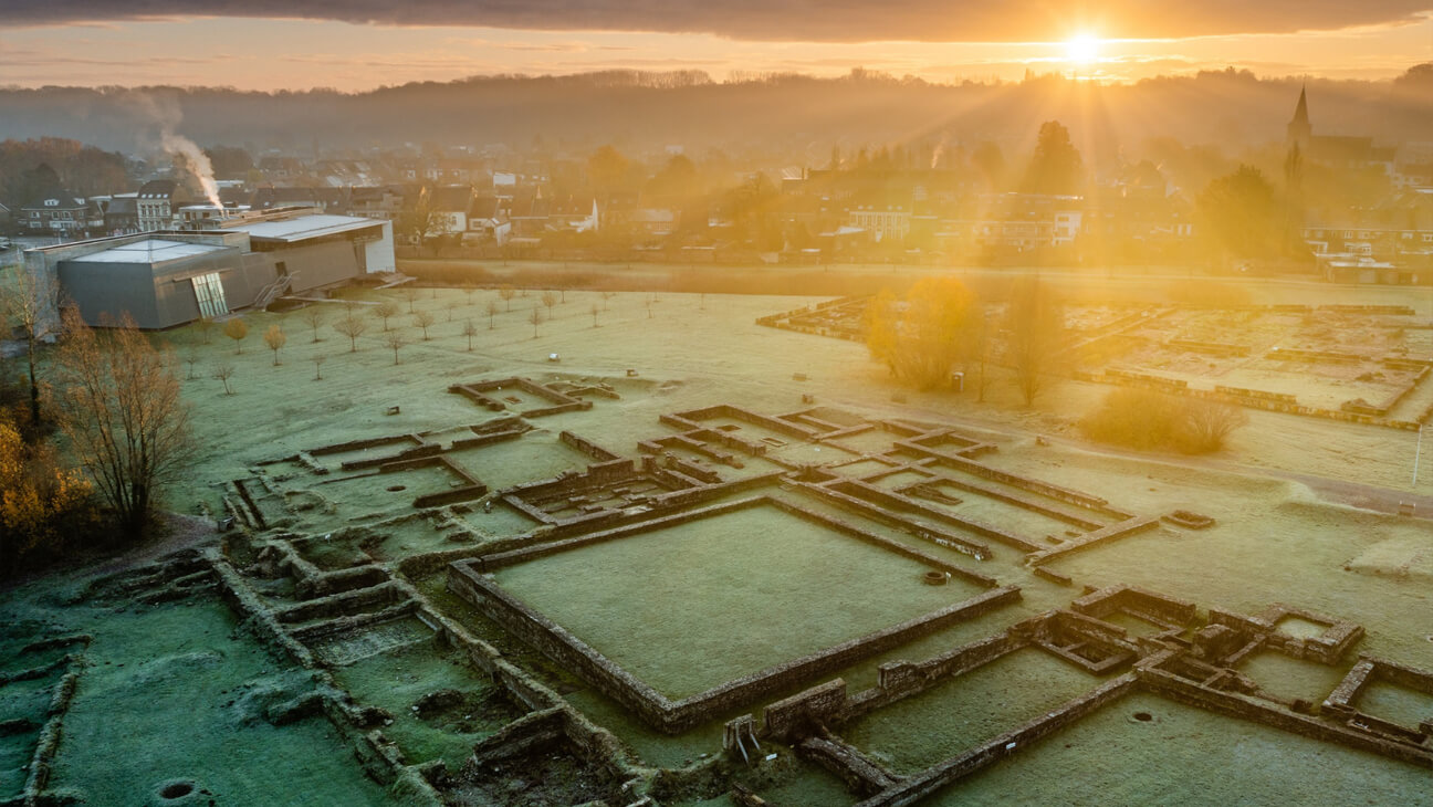 Luchtfoto van Erfgoedsite Ename