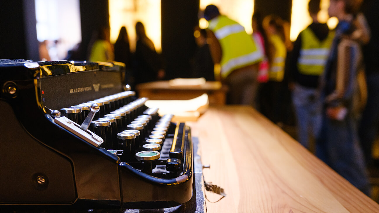 Oude schrijfmachine in Kazerne Dossin