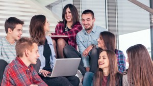 groepje leerlingen in gesprek