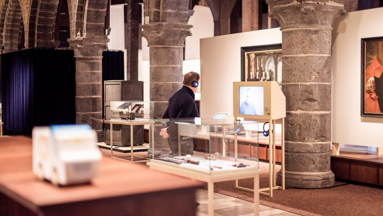 Bezoekers in Museum Sint-Janshospitaal