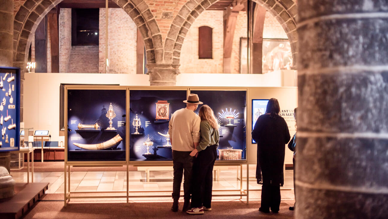 Bezoekers in Museum Sint-Janshospitaal