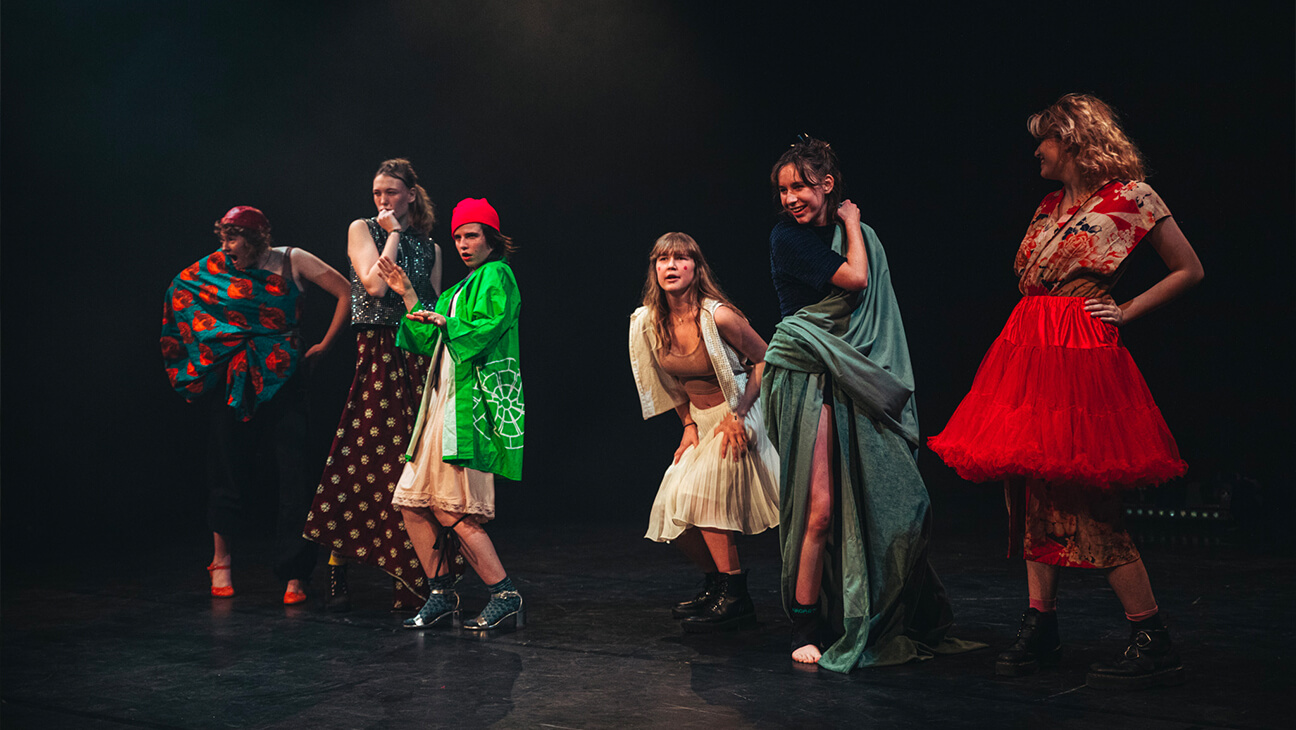Jongeren spelen toneel  theaterhuis LARF! in Gent - 20 keer anders met je Lerarenkaart