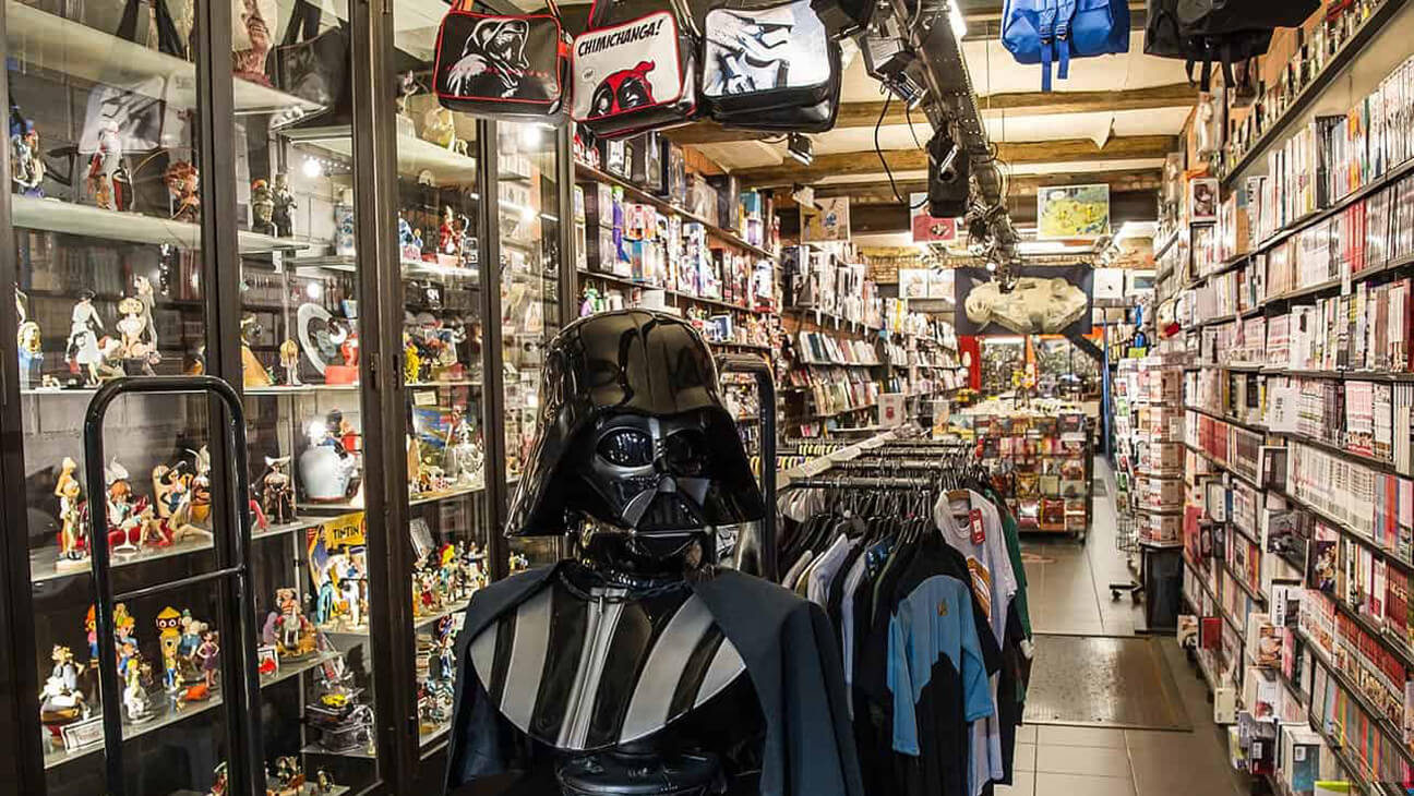 Boekenrekken en Darth Vader in Boekhandel Mekanik