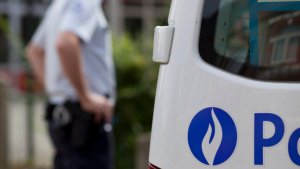 politie aan de schoolpoort