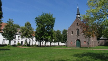 Buitengevels en kapel/kerk Begijnhofmuseum Dendermonde