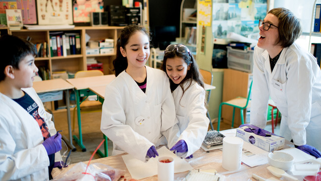 een les chemie in het 'Toekomstatelier