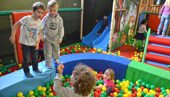 Kinderen in de binnenspeeltuin Time4Kids
