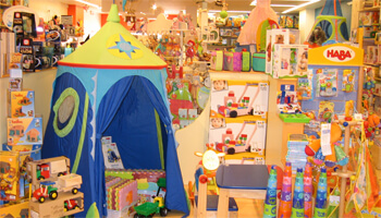 interieur van speelgoedwinkel
