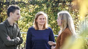 leraar Maxim De Rouck, Juf Karolien en leerling Nanina in gesprek