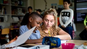 Stagiaire in de klas