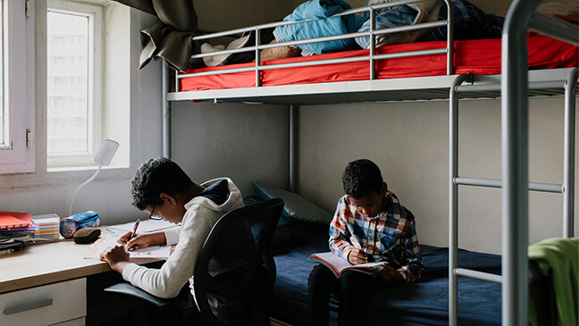 2 jongens delen een kamer