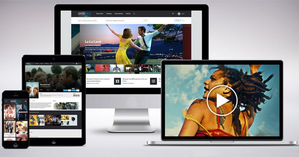 Digitale toestellen tonen films en catalogus van UniversCine