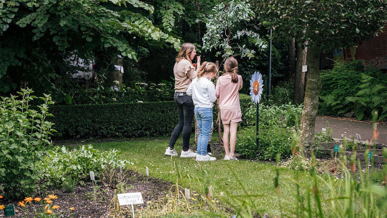 Moeder met 2 kidneren in de tuin van Kina
