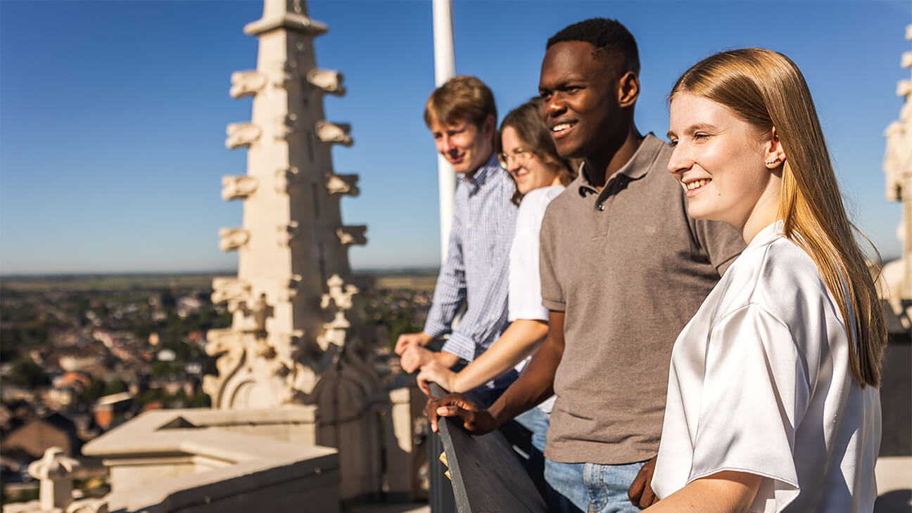 Bezoekers aan Teseum met een uitzicht over Tongeren