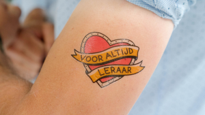 Dag van de Leraar 2018: tattoo van een hart met de tekst 'voor altijd leraar'