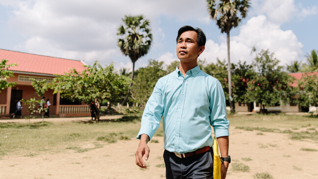 Cambodja: Leraar Leang stapt naar zijn klas