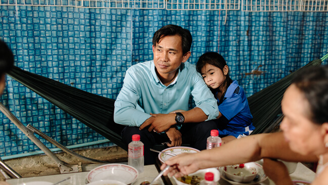Cambodja: Leraar Leang luncht met zijn familie