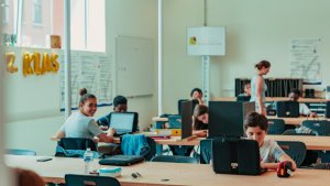 klas met laptops in O! Campus Technisch Atheneum Halle