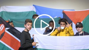 leerlingen van het VISO Gent die rappen in de klas