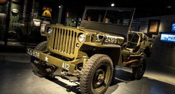 legerjeep uit tweede wereldoorlog