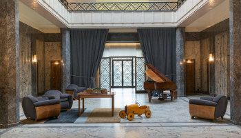 huiskamer in Villa Empain