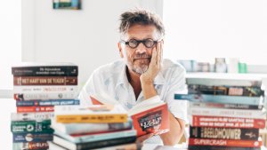 Boekenfan en oud-leraar Jan Stevens