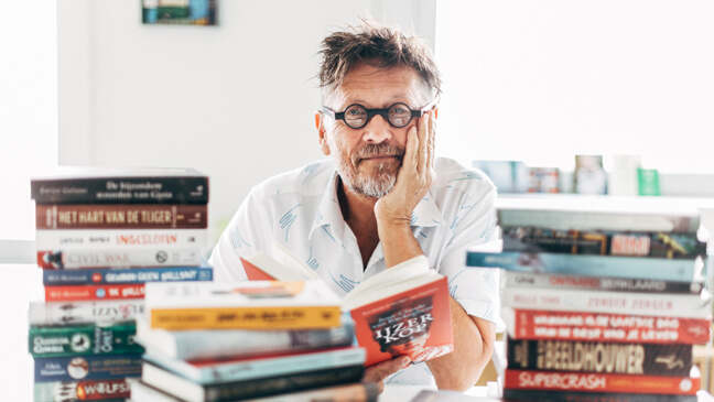 Boekenfan en oud-leraar Jan Stevens