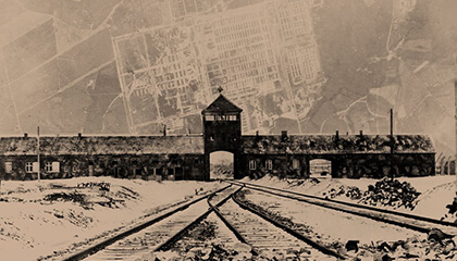 spoorlijn naar het gebouw van Auschwitz