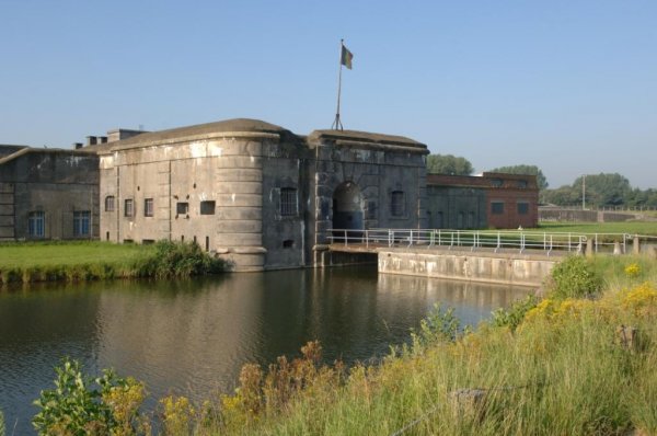 buitenkant van het Fort van Breendonk