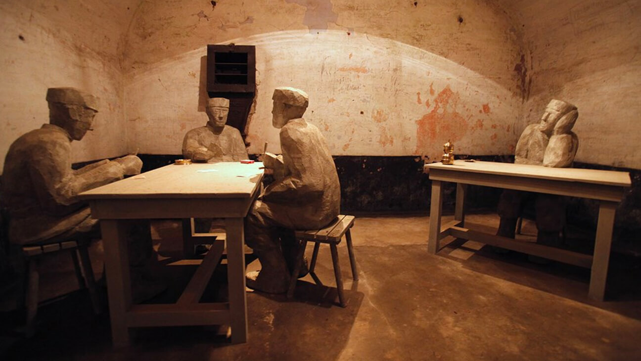 Soldaten aan een tafel in Fort de Loncin