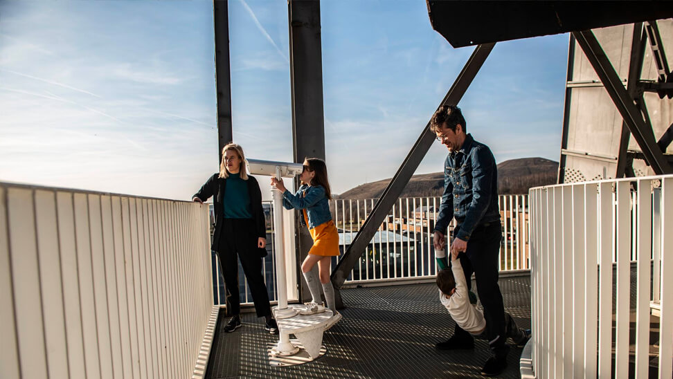 Bezoekers in c mine
