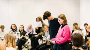 leerlingen presenteren groepswerk