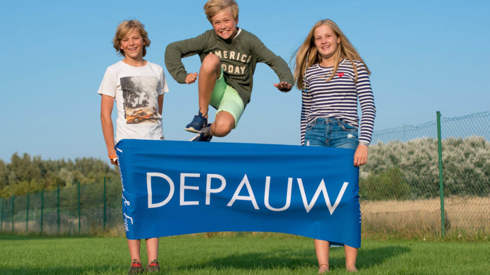 kinderen met spandoek