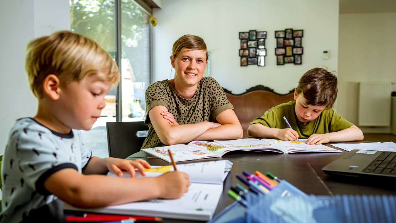 LIEN CLAES mama van Lou (5) en Bas (7)