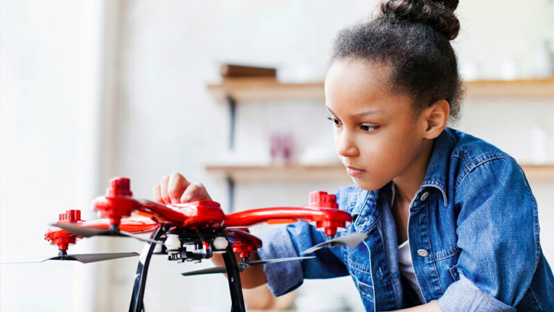 Meisje met drone