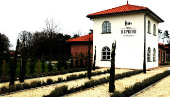 oprit met woning Il Cipresso