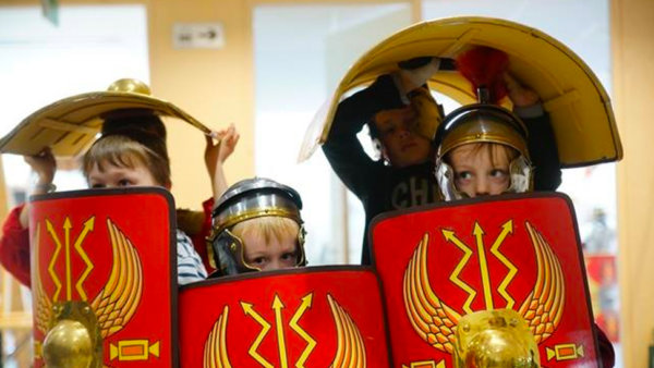 kinderen verkleed als romeinen