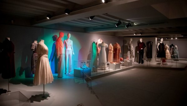 zaal in Modemuseum Hasselt